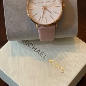 Míchel Kors pink gold and pink wrap